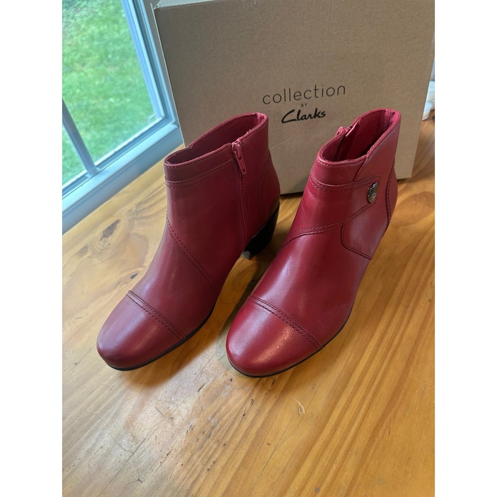 New Clarks Red Booties Boots Women's Shoes Leather Size 7.5 Side Zipper